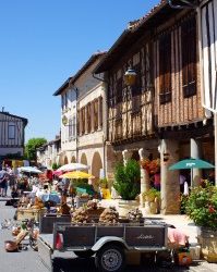 Vide grenier à Cologne et présentation du Comptoir des Colibris, café-restaurant dans le Gers…