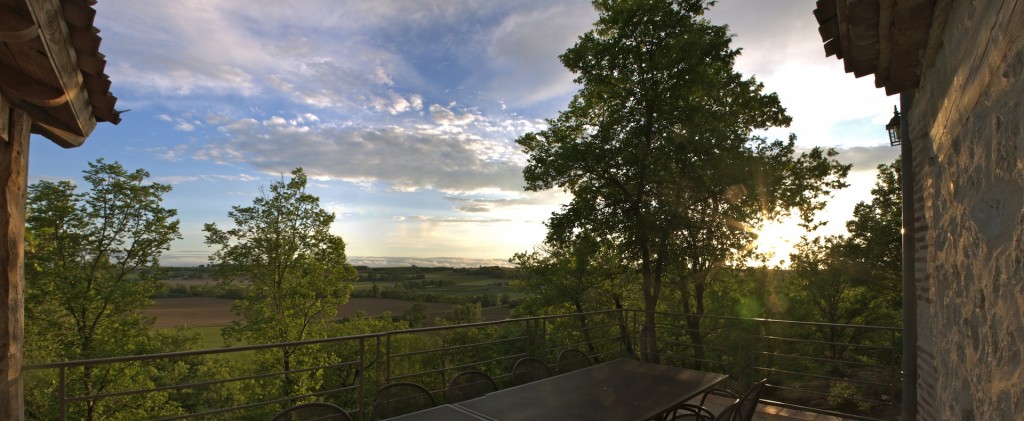 Terrasse côté sud vue sur le Gers