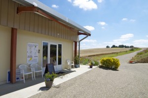 ferme d'empluhaut dans les champs du gers