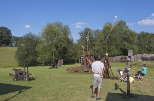 Catapulte en action à la cité de Larressingle