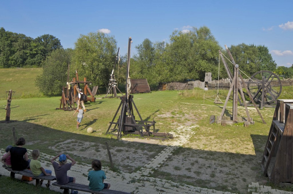 catapultes, trébuchets, machines de guerre à larressingle