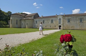 entrée de l'abbaye de Flaran, dans le Gers