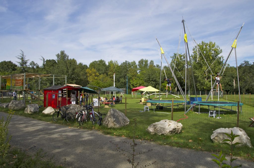 lac de l'isle-jourdain - parc accrobonds - jeux pour enfants