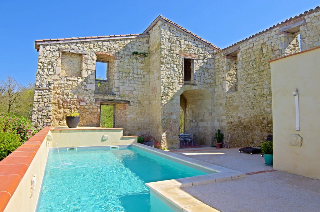 piscine chauffée, château, soleil