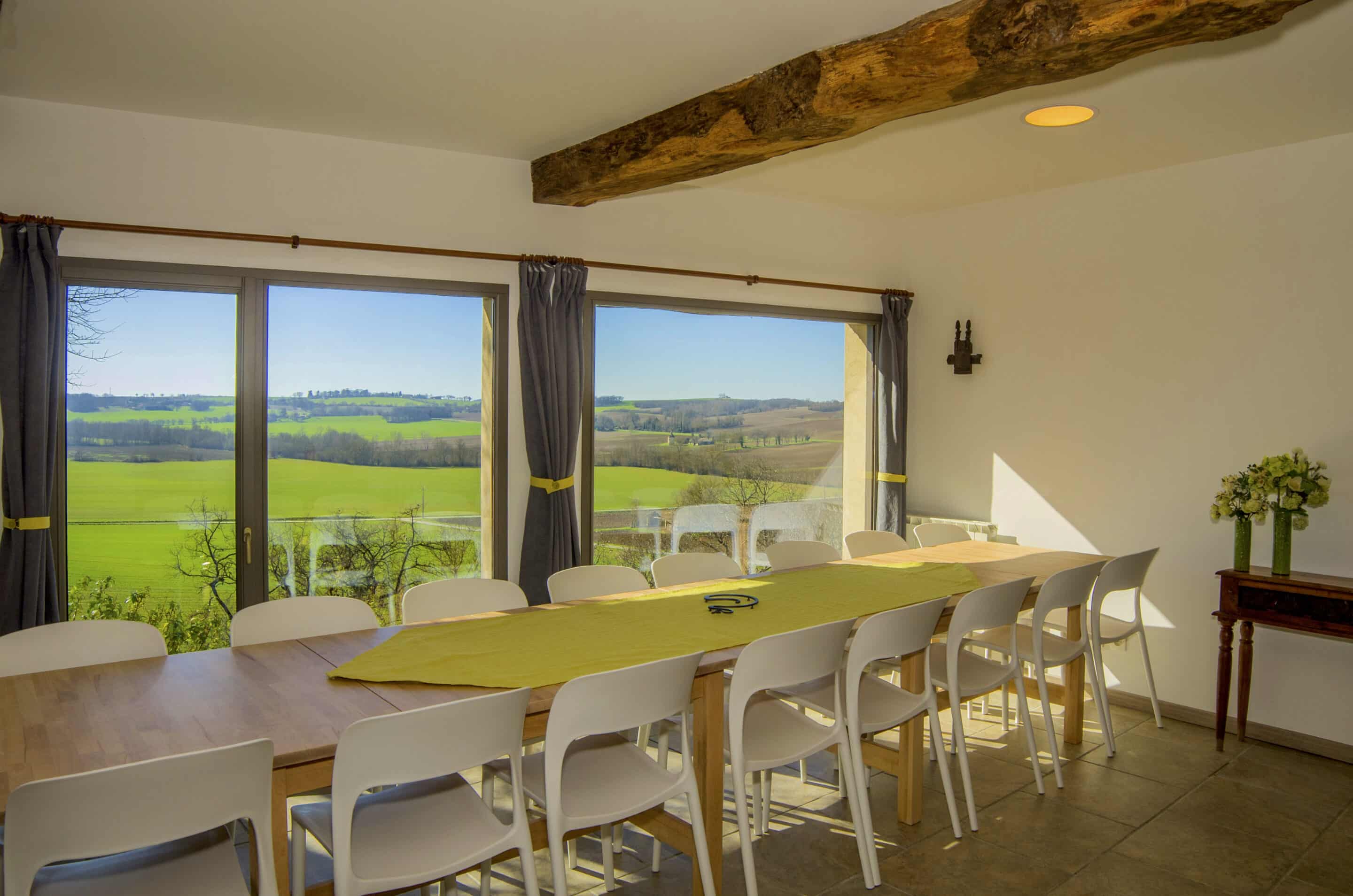 Gîte de groupe proche Toulouse salle à manger