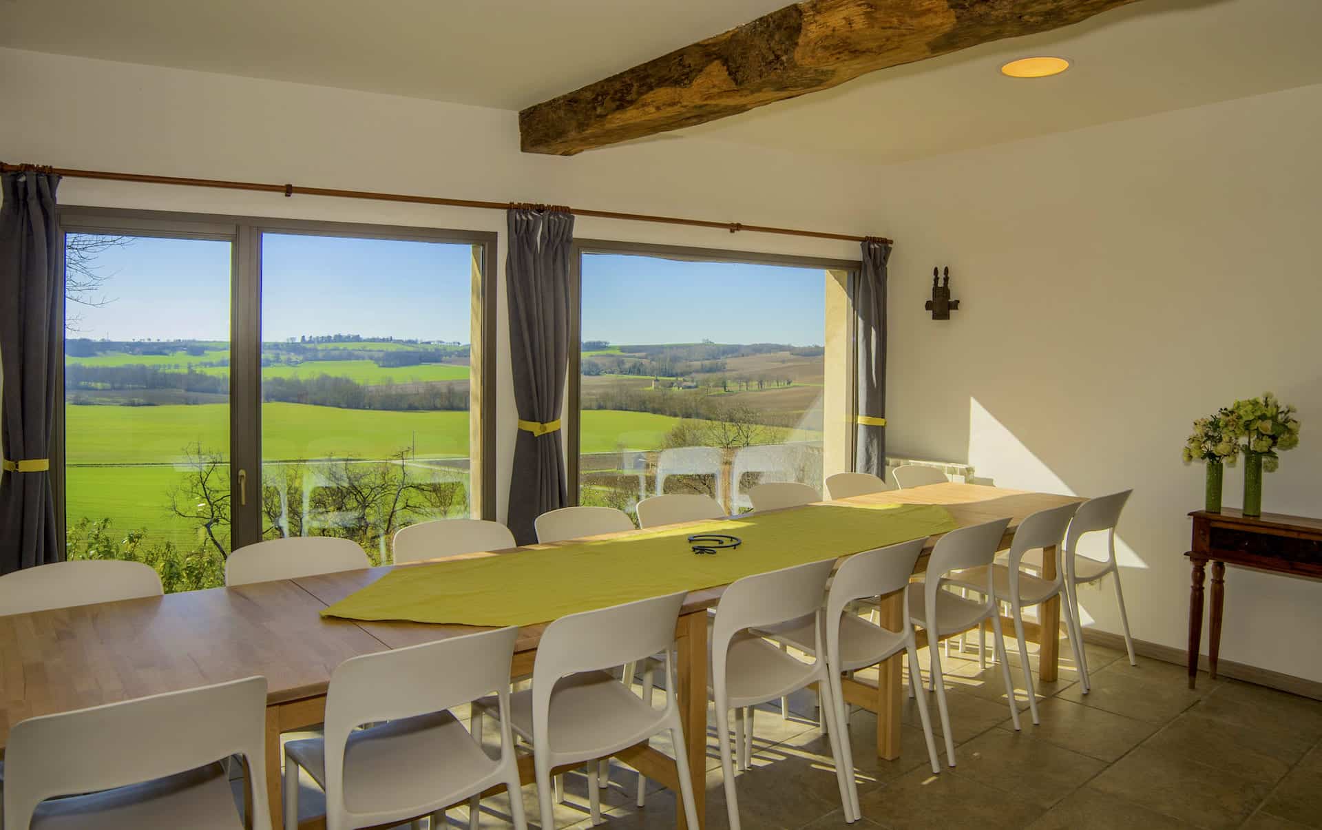 Gîte de groupe proche Toulouse salle à manger